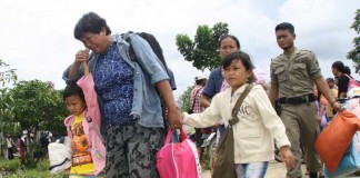 Menangis Dipaksa Tinggalkan Kayong