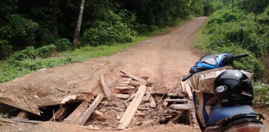 Tindak Pungli di Jalan Rusak!