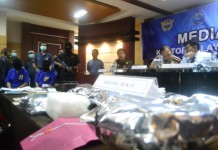 Kok Bisa Molos dari ‘Selangkangan’ Jiran?