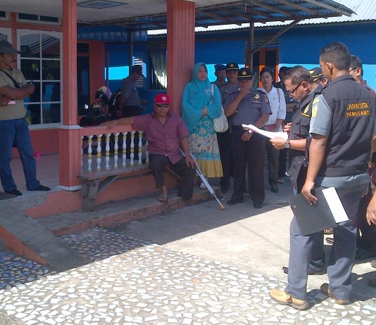 PN Singkawang Usir Suharipin dkk