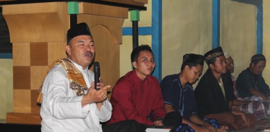 Warga Rayakan Maulid di Malam Pergantian Tahun