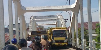 Jaga Kelestarian Jembatan Batu