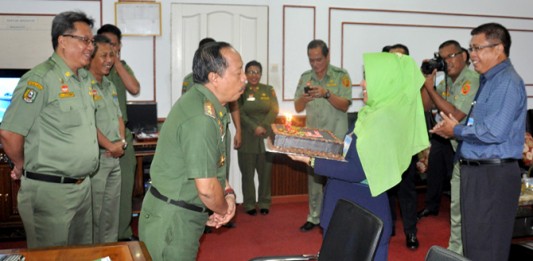 Wabup Dapat Kejutan dari Karyawan BPD