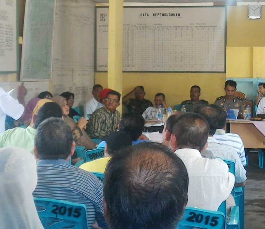 Warga Mosi Tak Percaya Kades Bekut