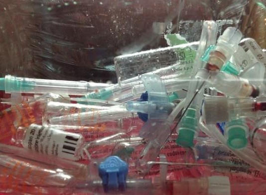 Tak Buang Sampah Medis Sembarangan