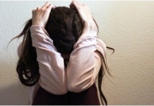 Cari Kayu Bakar Murid SD Digauli