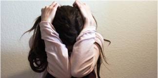 Cari Kayu Bakar Murid SD Digauli