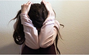 Cari Kayu Bakar Murid SD Digauli