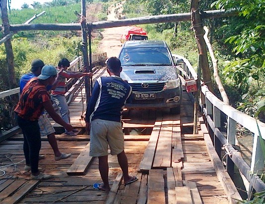 Jembatan Sungai Imat Nyaris Ambrol