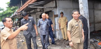 Tinjau Bekas Kebakaran Pasar Baru