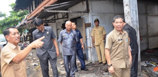 Tinjau Bekas Kebakaran Pasar Baru