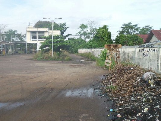 Malam Hari Terminal Kuala Dua Terkesan Angker
