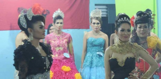 Kontes ‘Kecantikan’ Waria di Tengah Penolakan LGBT