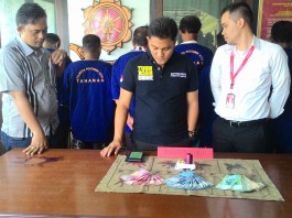 Tak Sadar Bau Tanah Masih Juga Berjudi