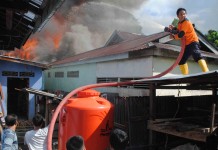 Tiga Rumah Jadi Arang
