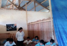 Ruang Kelas Bersekat Terpal