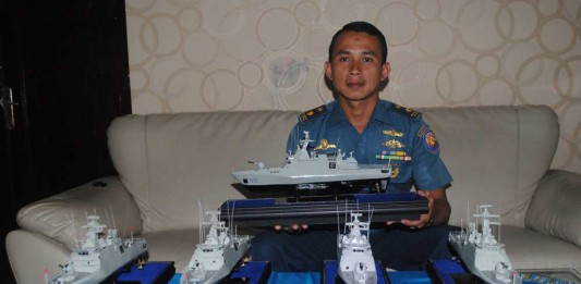 Terampil Membuat Miniatur Kapal Perang
