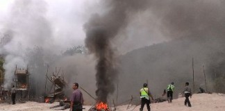 Polisi Bakar Sarana PETI