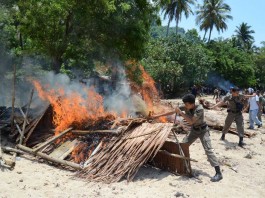 Puluhan Pondok Mesum Dibakar