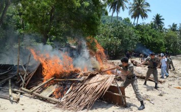 Puluhan Pondok Mesum Dibakar
