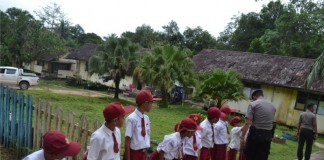 Ada SD Hanya Berisi Empat Siswa Dua Guru