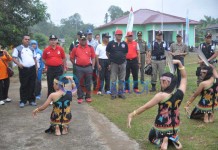 Aimak…Upacara Sudah Mulai, Siswa Masih Jajan Pentol