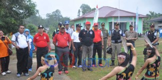 Aimak…Upacara Sudah Mulai, Siswa Masih Jajan Pentol