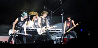 KONSER 5 SECONDS OF SUMMER (5SOS) -Dibuka dengan Penampilan Pee Wee Gaskins