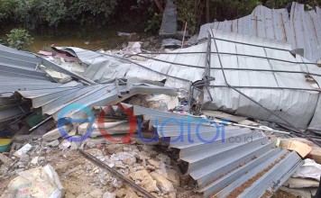 Dua Ruko Ambruk Kerugian Rp1,5 Miliar