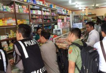 Polisi Sekadau Sisir Toko Obat