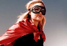 Ibu Perkasa Nekat Tabrak Penjambret