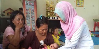 Pengungsi Bertahan di Kantor Camat