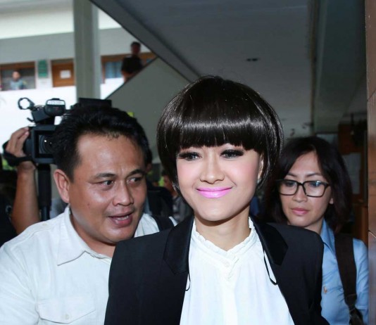 Julia Perez Tegang Hadapi Sidang Cerai