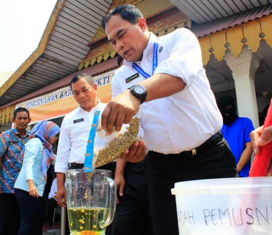 3 Kg Sabu dan Ribuan Ekstasi Senilai Miliaran Rupiah Dibuang Keparit