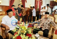 Puji Bupati yang Pakai Mobil ‘Rakyat’