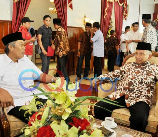 Puji Bupati yang Pakai Mobil ‘Rakyat’