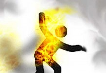 Takut Tak Laku, Model Bakar Diri