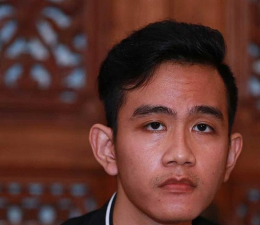 Gibran Tak Sabar Bawa Pulang Jan Ethes