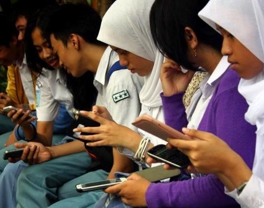 Adiksi Gadget dan Jam Wajib Belajar Siswa