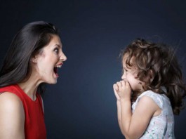 Jengkel Tidur Terganggu Baby Sister Setrika Balita