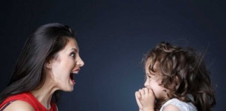 Jengkel Tidur Terganggu Baby Sister Setrika Balita