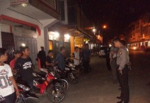 Belasan Biak Singkawang Adu Nyali di Jalan Raya