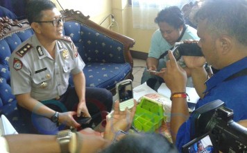 Enam Polisi Nyaris Gila