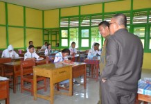 Walahhh, Siswa Tertidur Pulas Saat Ujian Nasional