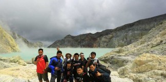 Ngos-ngosan Demi Menikmati Moleknya Ijen