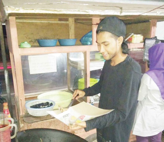 Nasi Goreng Fatimah Kantongi Omzet Puluhan Juta per Bulan