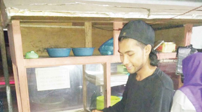 Nasi Goreng Fatimah Kantongi Omzet Puluhan Juta per Bulan