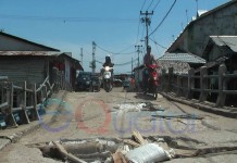 Jembatan Pasar Kakap Nyaris Ambruk
