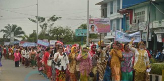 Melawi Keren, APBD Belum Cair, Bisa Pecahkan Rekor Muri Gerak Jalan 8.295 Kebaya