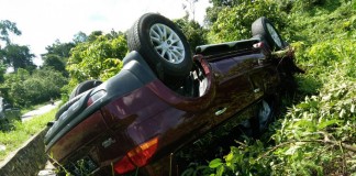 Mobil Anggota Dewan Terbalik